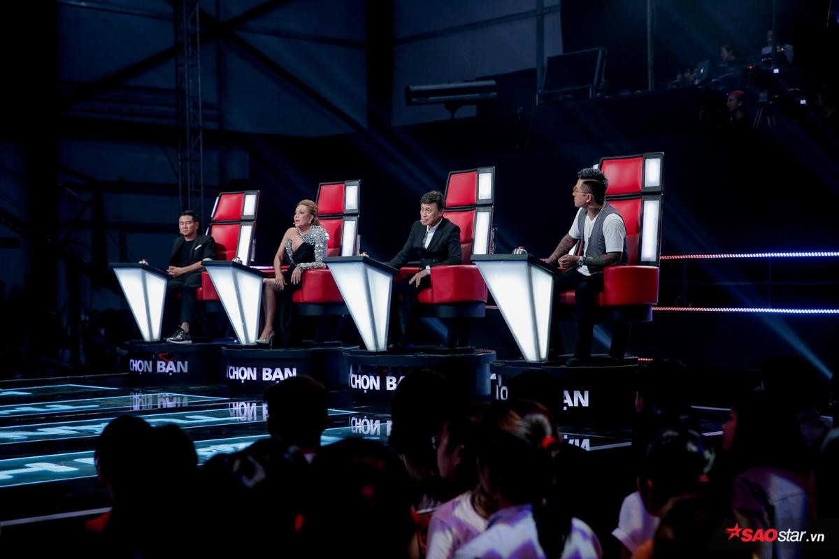 Lâm Bảo Ngọc khiến 4 HLV The Voice 2019 phát cuồng nhấn SWITCH, Tuấn Hưng loại Juky San? Ảnh 3