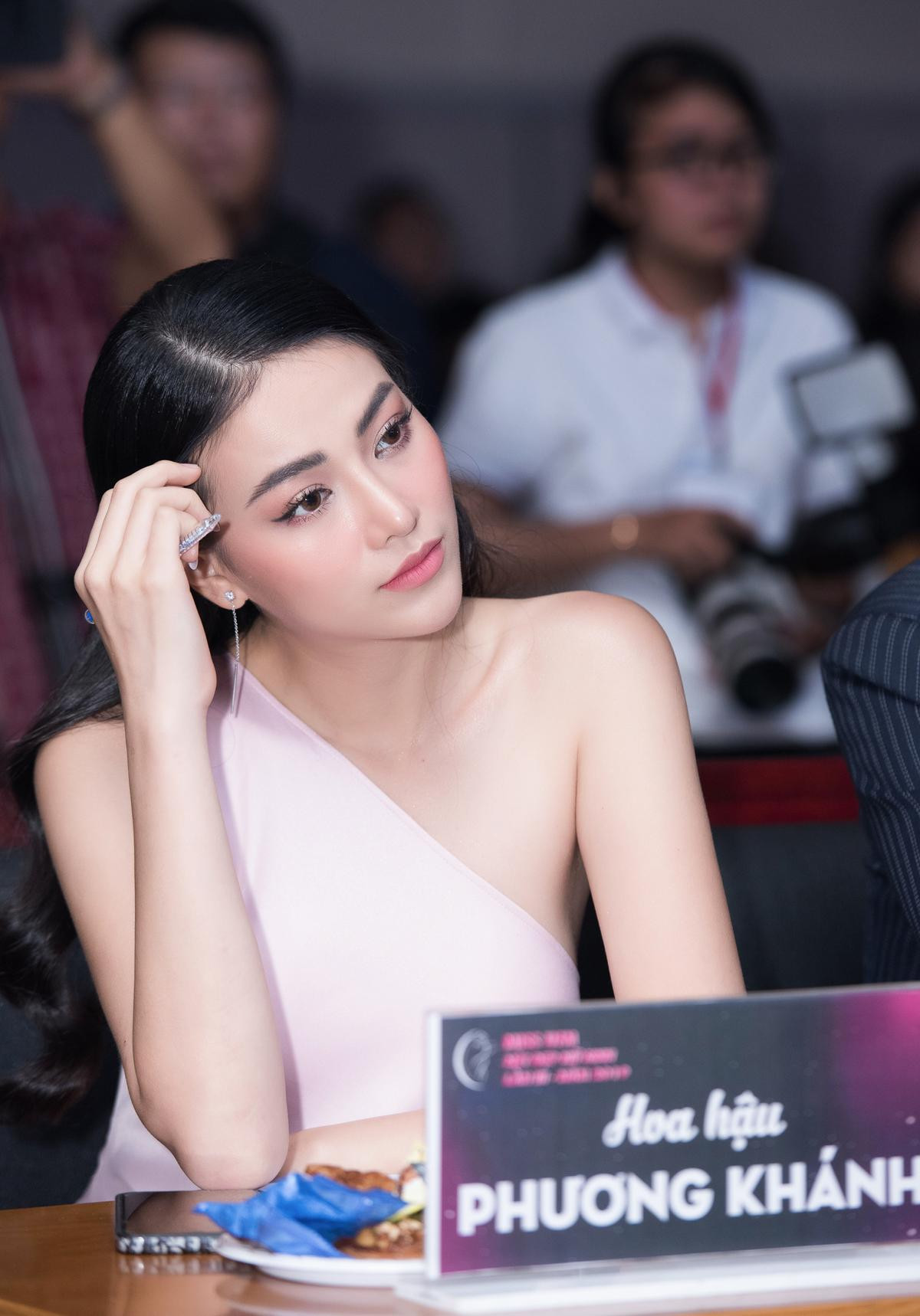 Miss Earth Phương Khánh lần đầu chia sẻ lý do 'hoa hậu quốc tế nhưng ít khi xuất ngoại' Ảnh 5