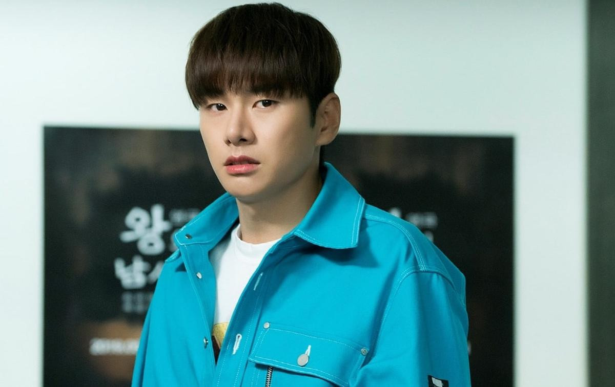 'Nhà trọ Waikiki 2': Lee Yi Kyung hóa thân thành Lee Jun Ki trong đam mỹ 'Nhà vua và chàng hề' Ảnh 4