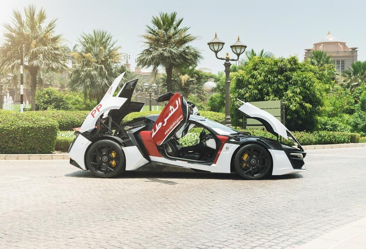 Siêu xe Lykan HyperSport của cảnh sát Dubai