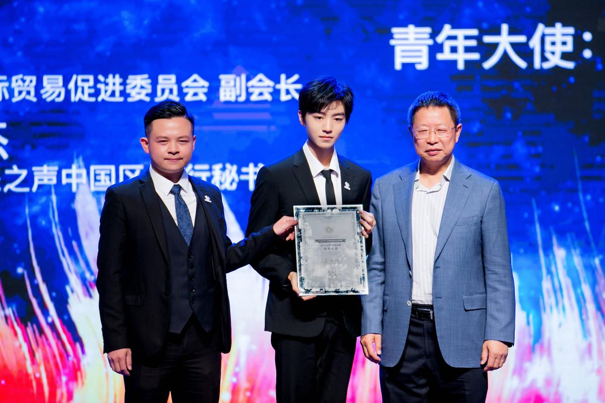 Vương Tuấn Khải (TFBOYS) lịch lãm quyến rũ tại 'APEC Voices of the Future 2019', C-net nói gì? Ảnh 5