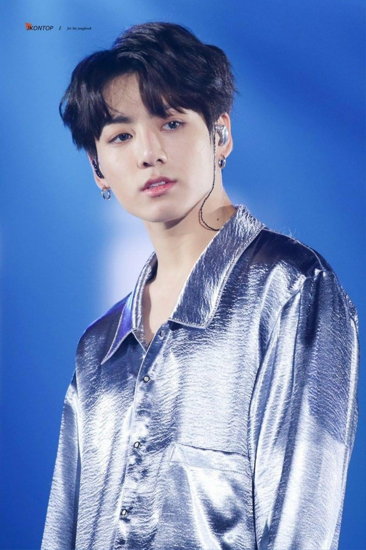 Jin 'đạo nhái' điệu quẩy cực sung của Jungkook: Rồi ai mới thật sự là em út của BTS đây chứ? Ảnh 1