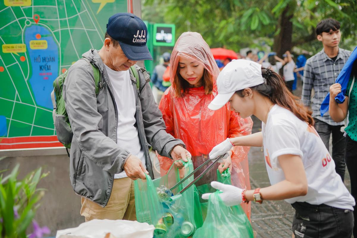 Thanh niên Hà Nội hào hứng tham gia ngày tử tế vì một môi trường không rác thải Ảnh 1