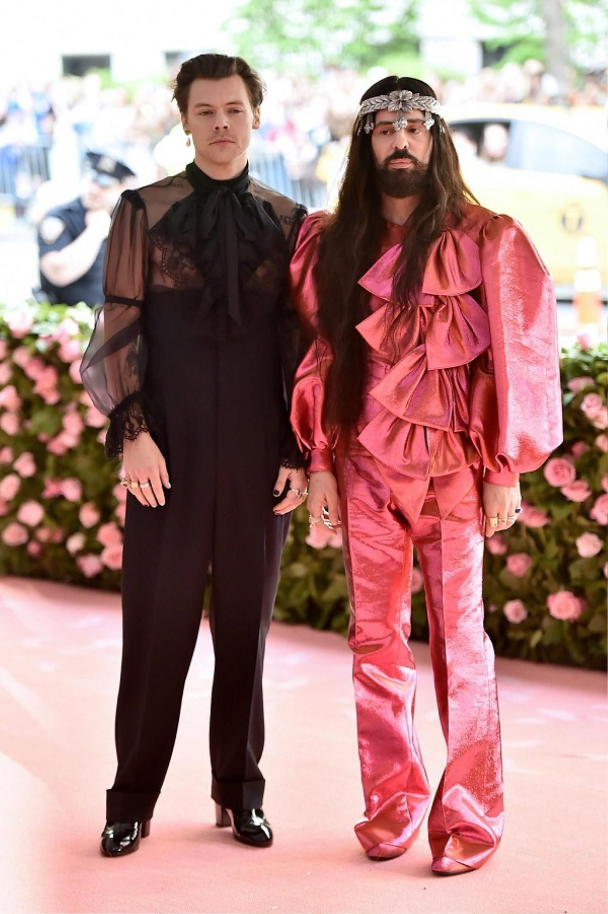 Met Gala 2019: Mãn nhãn vì Lady Gaga 4 lần lột đồ, tung hoành 'chặt đẹp' cả dàn sao Ảnh 8