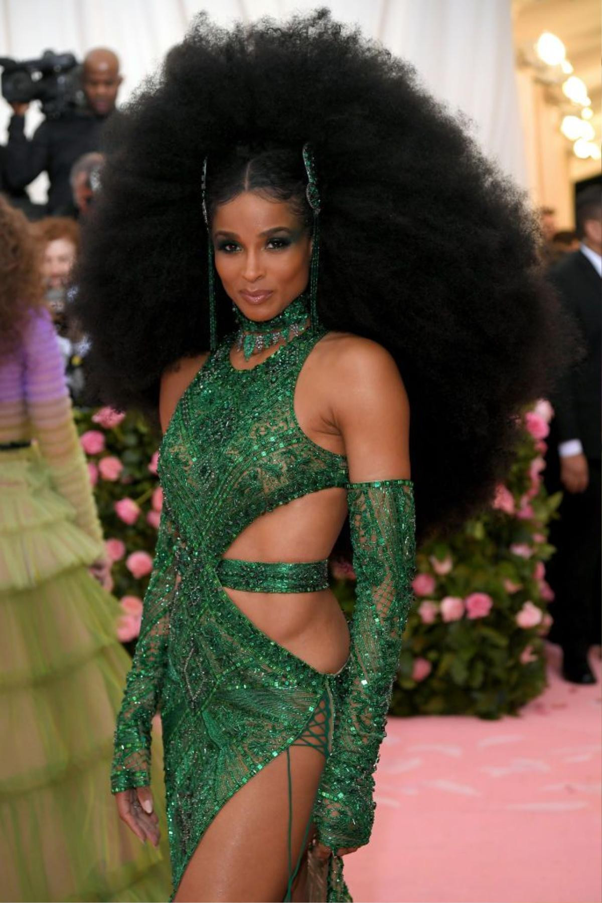 Met Gala 2019: Phù thủy nghìn mắt, đỉnh cao trang điểm khiến fan hoa mày chóng mặt Ảnh 2