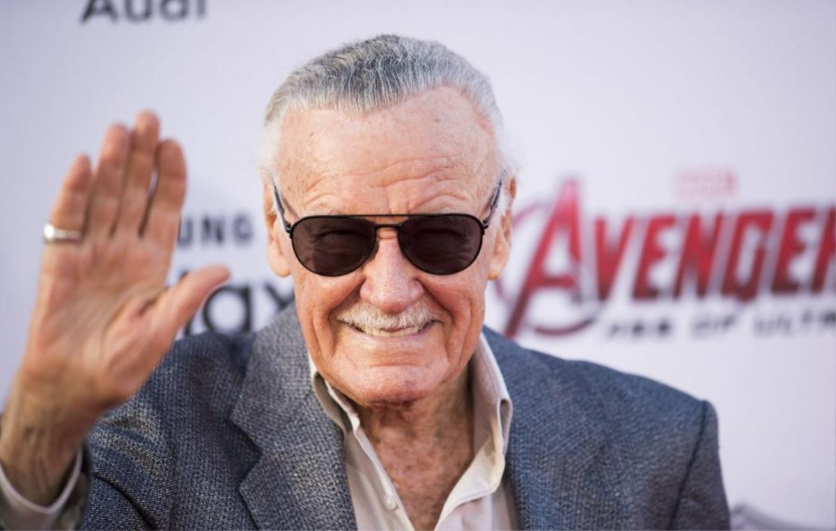 Đạo diễn 'Avengers: Endgame' tiết lộ về kịch bản ban đầu cho Black Widow, chia sẻ hình ảnh của Stan Lee cùng ekip Ảnh 7