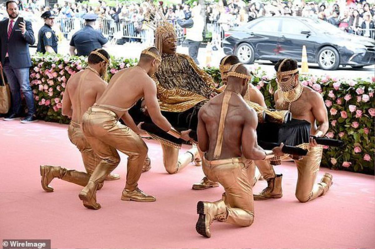 Met Gala 2019: Billy Porter chiếm sạch spotlight khi hóa nữ hoàng Cleopatra khiến fan nháo nhào Ảnh 3