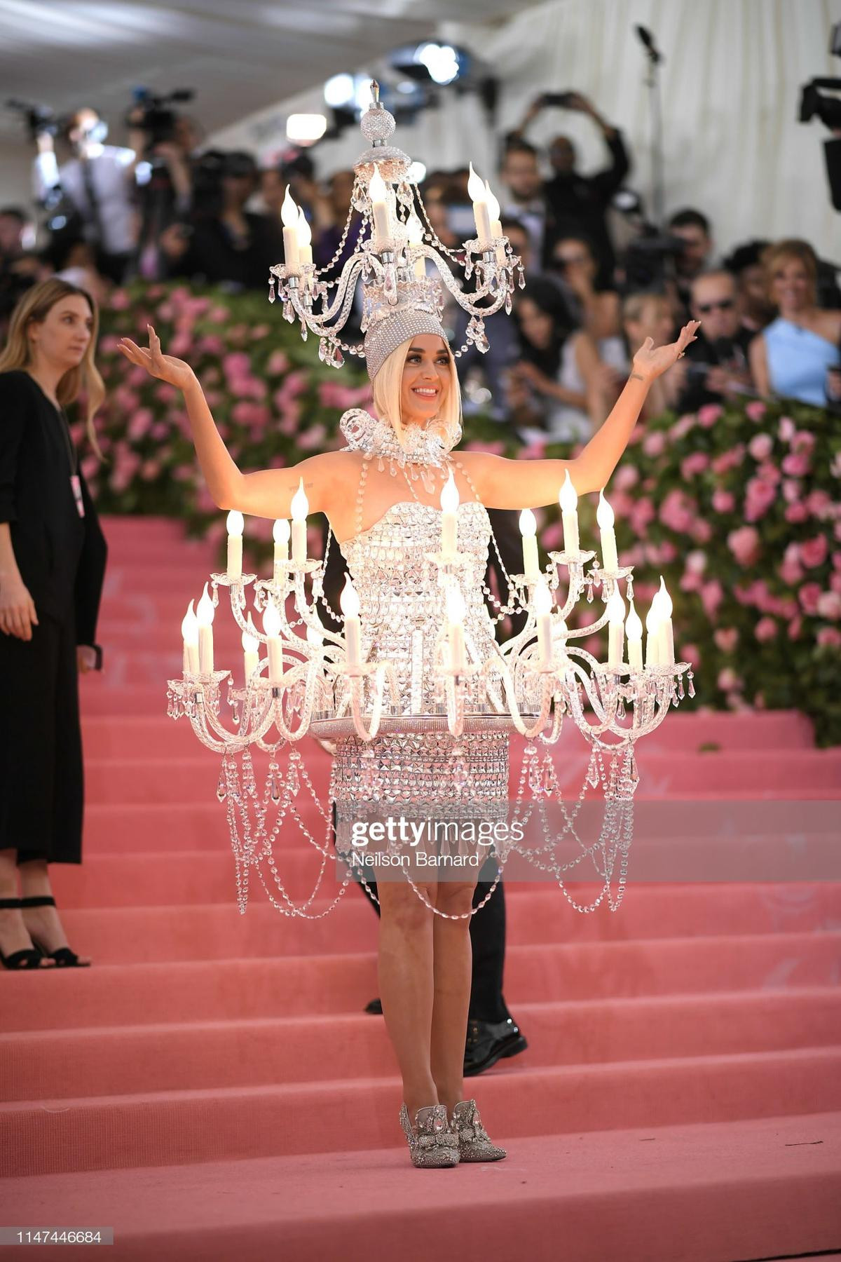 Met Gala 2019: Katy Perry 'ác quá ác' khi hóa hamburger béo ngậy giữa đêm khiến ai cũng cồn cào ruột gan Ảnh 4