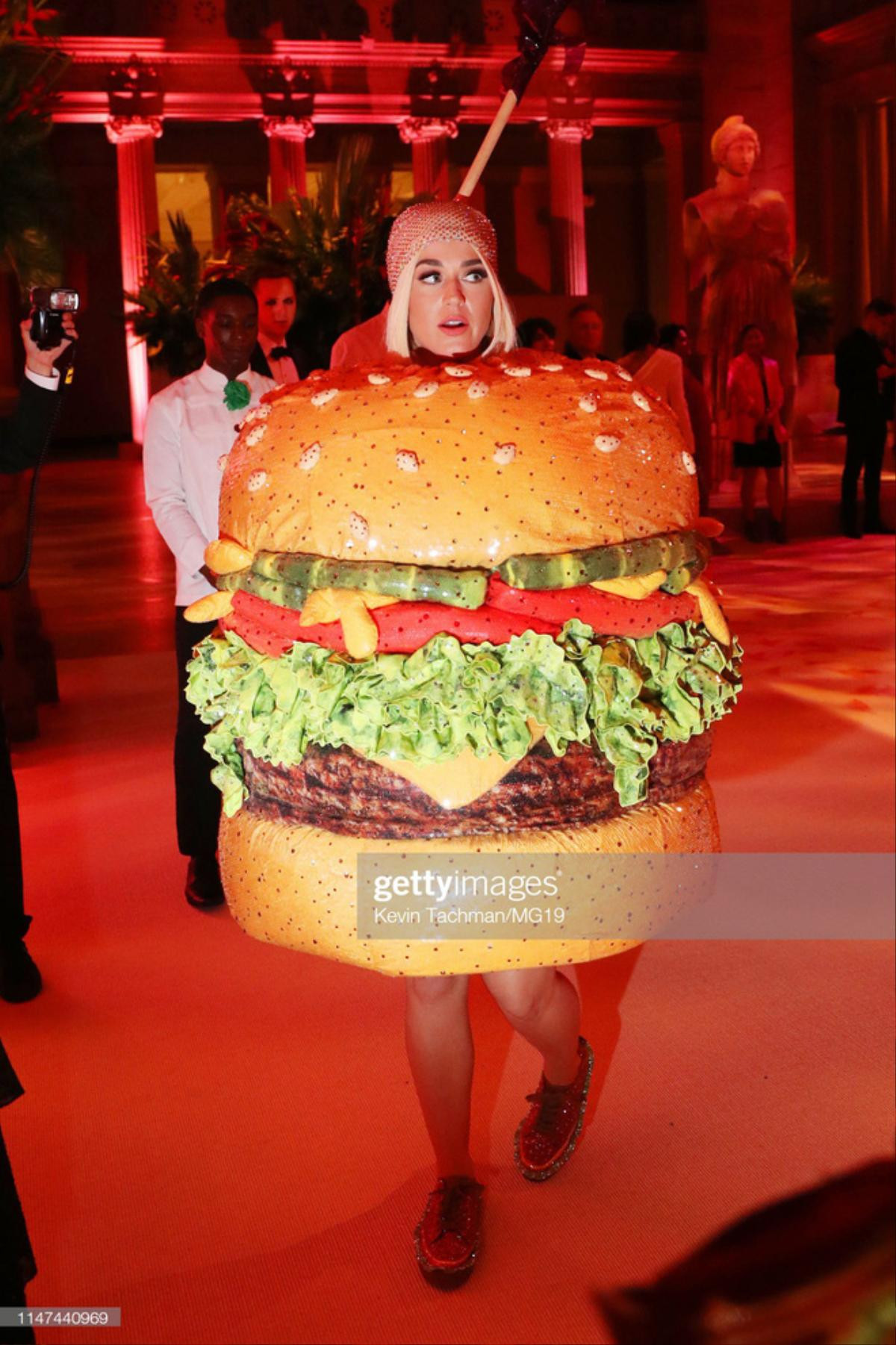 Met Gala 2019: Katy Perry 'ác quá ác' khi hóa hamburger béo ngậy giữa đêm khiến ai cũng cồn cào ruột gan Ảnh 8