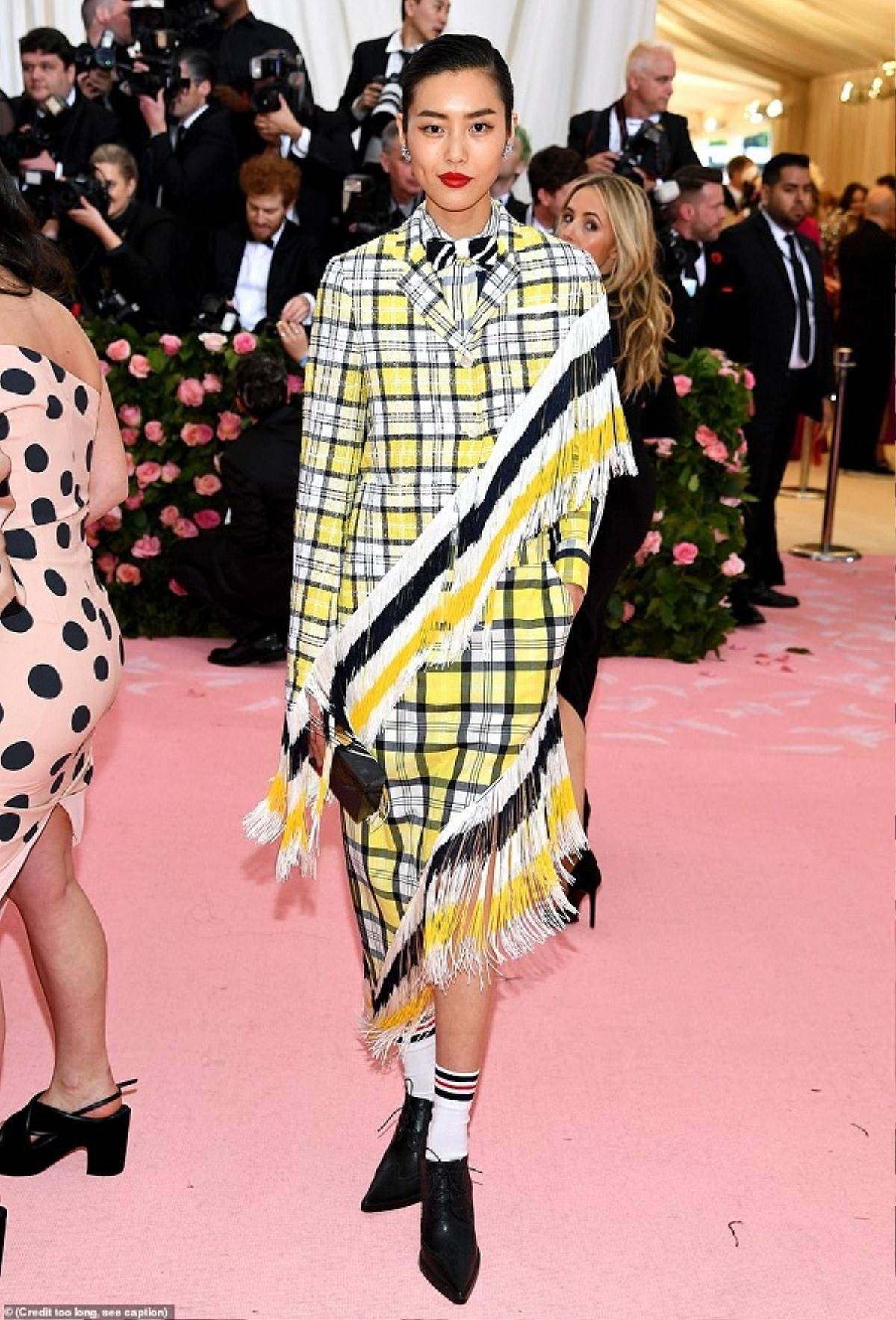 Miley Cyrus và vô số người đẹp ăn mặc lạc quẻ, nhạt nhẽo tại Met Gala 2019 Ảnh 8