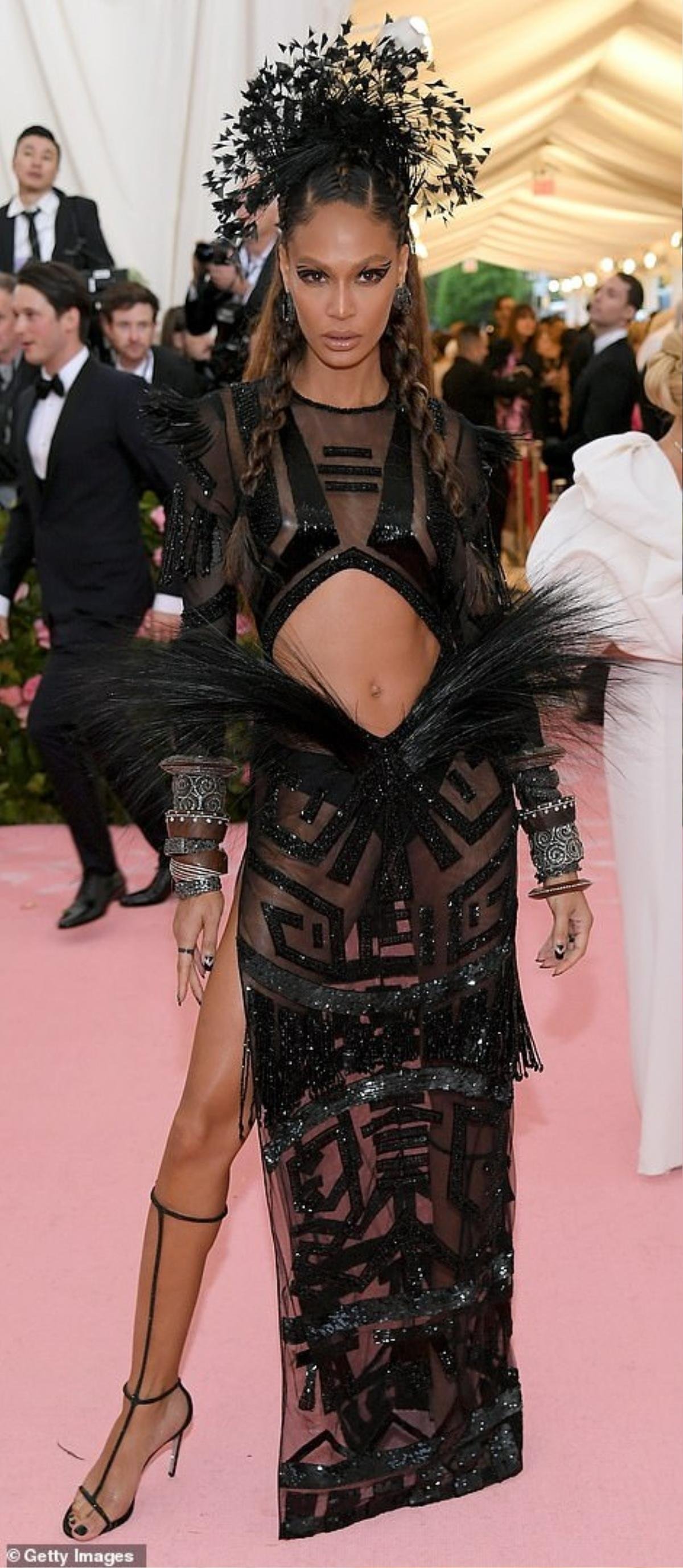 Miley Cyrus và vô số người đẹp ăn mặc lạc quẻ, nhạt nhẽo tại Met Gala 2019 Ảnh 6