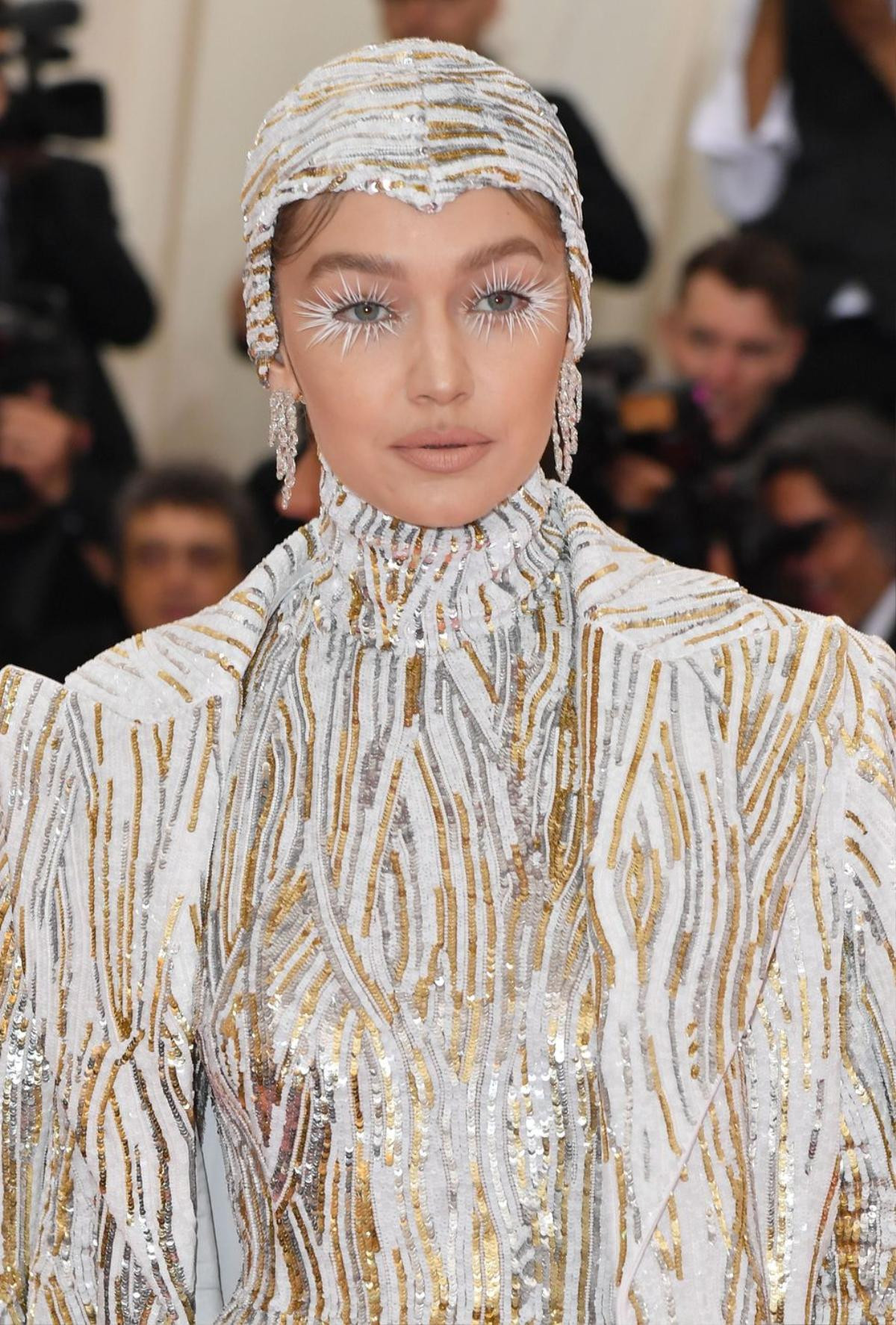 Ngây dại thẫn thờ vì những kiểu tóc và make up ấn tượng nhất Met Gala 2019 Ảnh 6