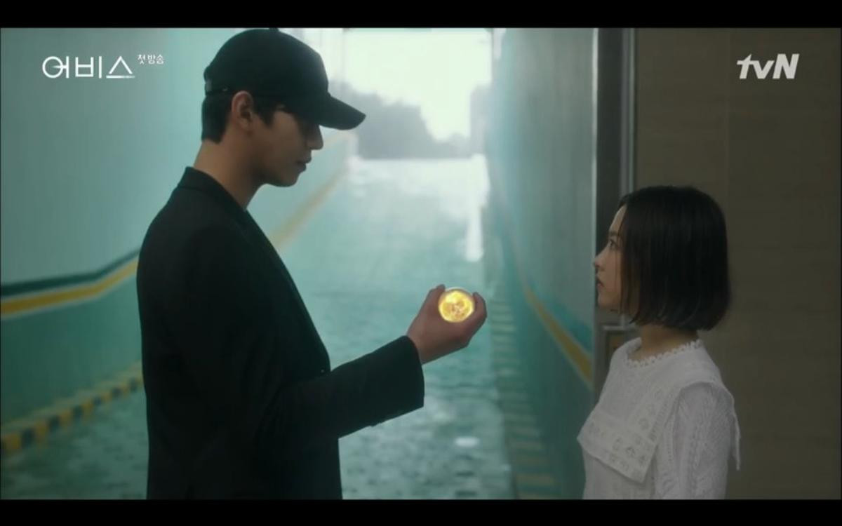 'Abyss' tập 1-2: Park Bo Young sống lại sau khi bị ám sát, Ahn Hyo Seop là người hồi sinh kẻ sát nhân? Ảnh 17