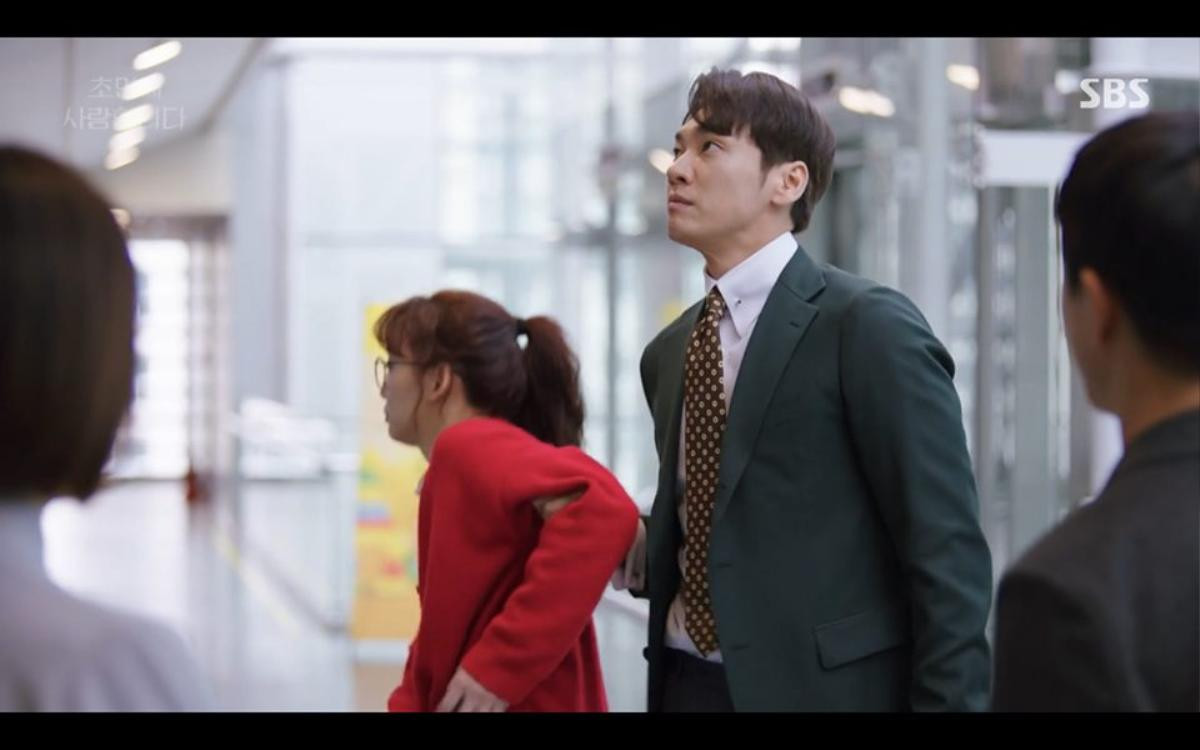 'The Secret Life of My Secretary' tập 1-2: Kim Young Kwang gặp tai nạn mất thị lực, điên cuồng theo đuổi Jin Ki Joo Ảnh 24