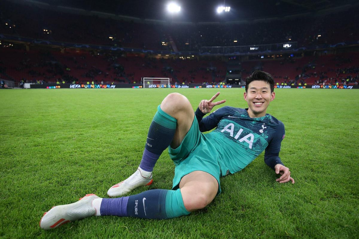 Son Heung Min tạo dáng ăn mừng cực chất trong ngày san bằng kỷ lục Park Ji Sung Ảnh 2