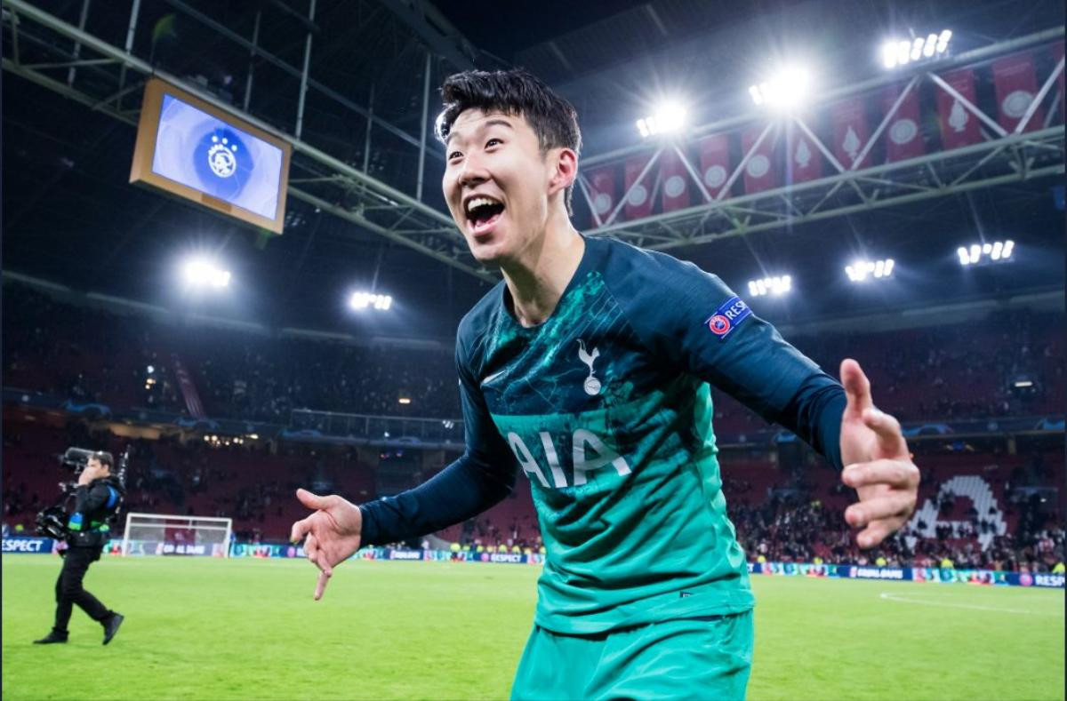 Son Heung Min tạo dáng ăn mừng cực chất trong ngày san bằng kỷ lục Park Ji Sung Ảnh 1