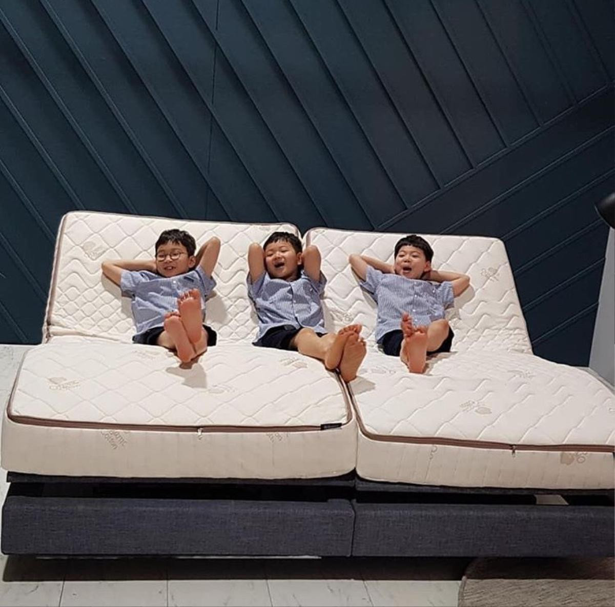 Daehan Minguk Manse tỏ lòng biến ơn, tự làm thiệp tặng Song Il Gook trong Ngày cha mẹ Ảnh 6