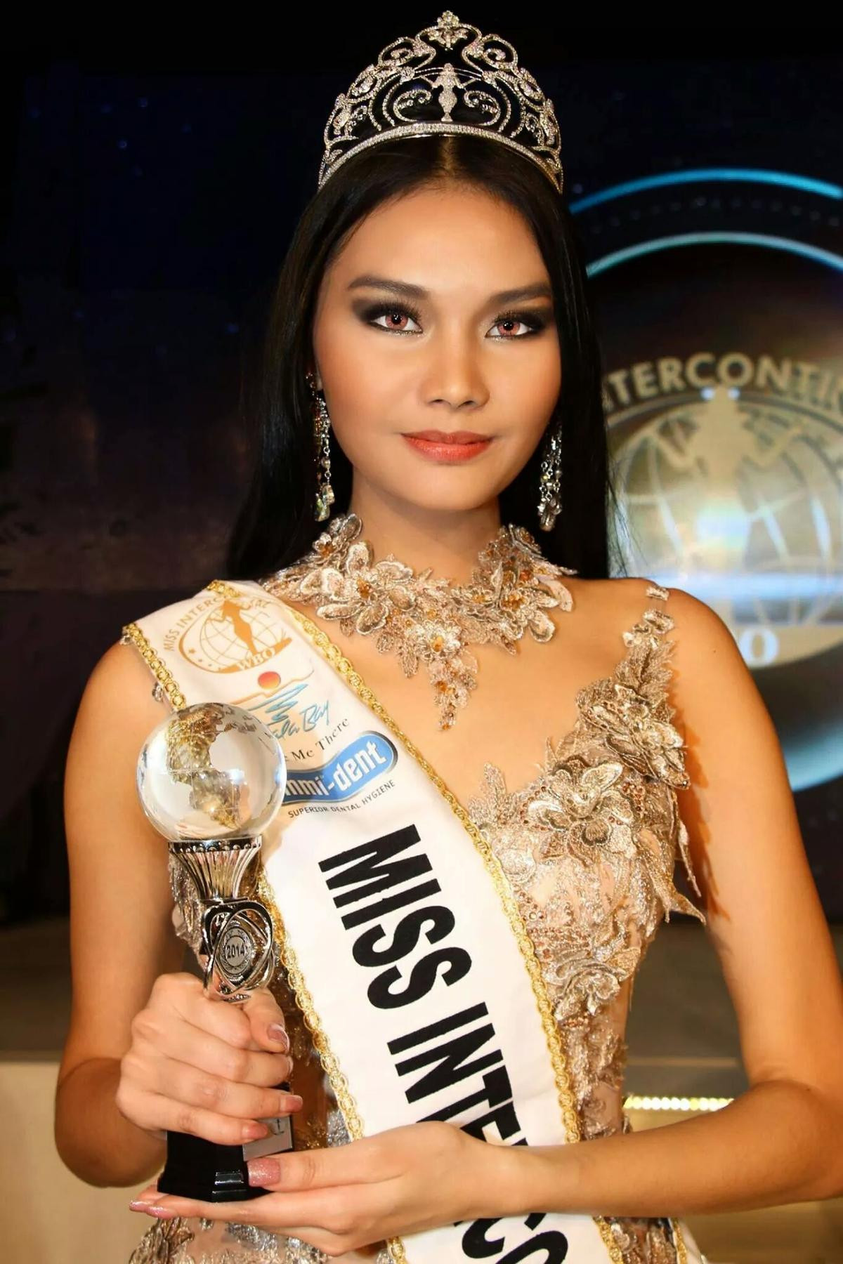 Từng đánh bại Việt Nam, cô gái lai này đang lăm le muốn 'đối đầu' Hoàng Thùy ở Miss Universe 2019 Ảnh 11