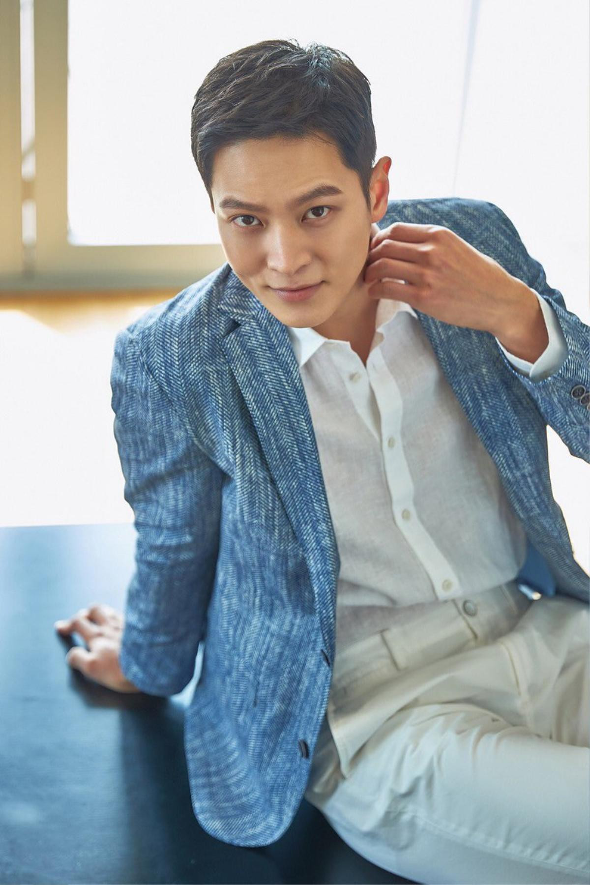 Joo Won xem xét quay lại màn ảnh nhỏ trong phim của đạo diễn 'Cô gái nhìn thấy mùi hương' Ảnh 2