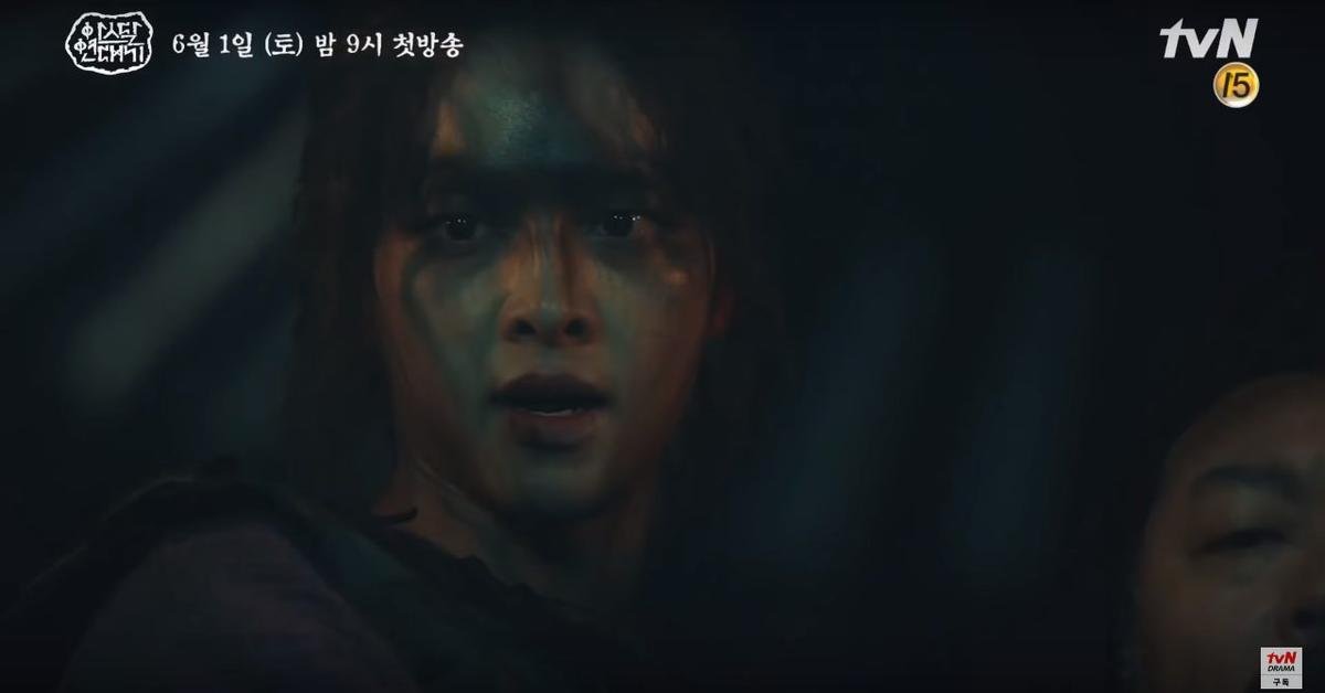 Teaser 'Arthdal Chronicles': Song Joong Ki cưỡi ngựa chiến đấu, Kim Ji Won khóc lóc thảm thiết, bị kéo lê trên đường Ảnh 5