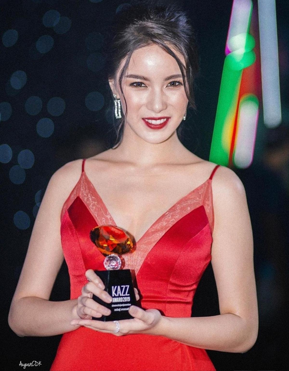 Dàn sao Thái Lan đọ sắc tại thảm đỏ Kazz Awards 2019, ai là người vinh dự được mang cúp về nhà? Ảnh 29