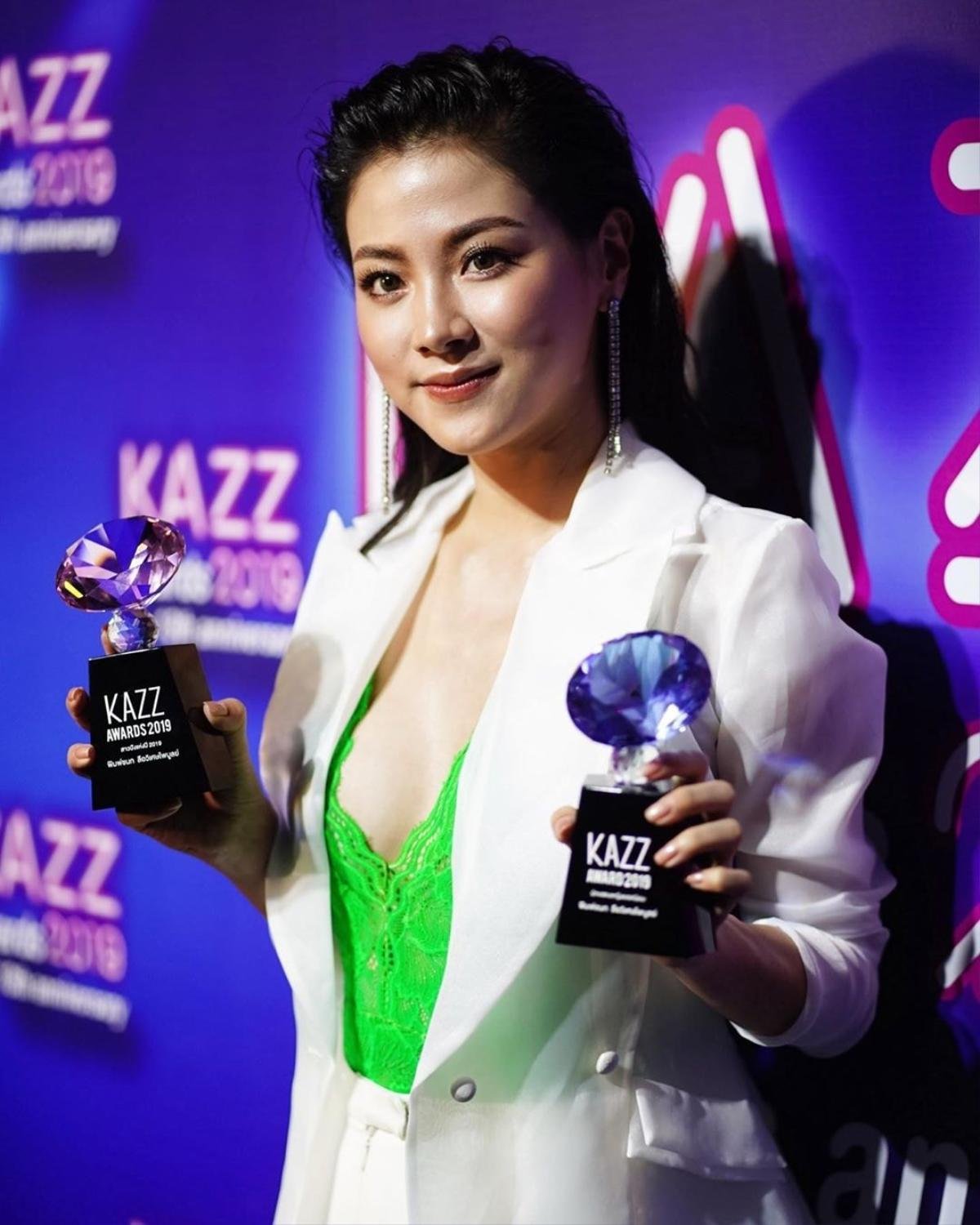 Dàn sao Thái Lan đọ sắc tại thảm đỏ Kazz Awards 2019, ai là người vinh dự được mang cúp về nhà? Ảnh 17