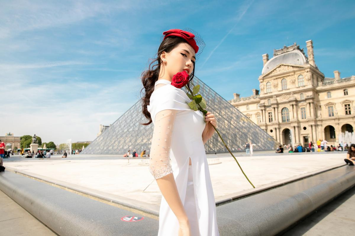 Giải vàng Siêu mẫu Bùi Quỳnh Hoa bung lụa lộng lẫy tại Paris khiến fan nức lòng Ảnh 3