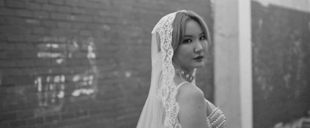 Teaser MV 'ME&YOU': Fan 'nổi da gà' khi EXID hóa thân thành những cô dâu xinh đẹp và lạnh lùng Ảnh 4