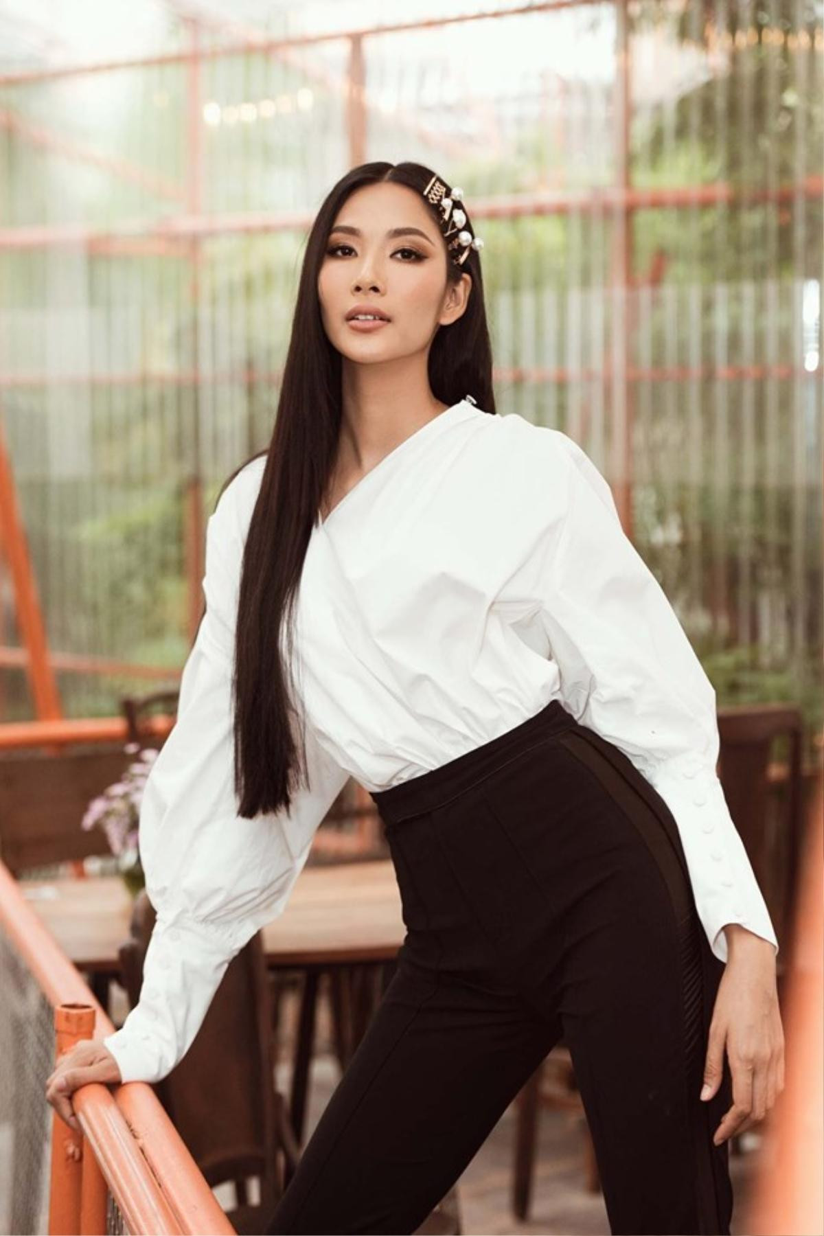 Nhan sắc Hoàng Thuỳ cuốn hút chuẩn quốc tế khi chính thức đại diện Việt Nam thi Miss Universe 2019 Ảnh 1