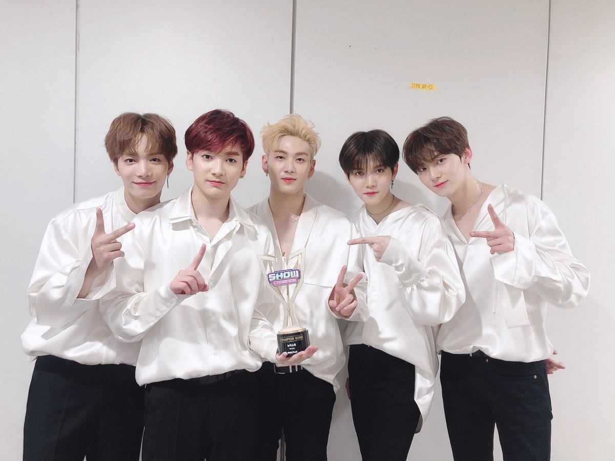 Nu'est chiến thắng BTS tại Music Bank: Các chàng trai băng băng chiếm lĩnh chiếc cúp tiếp theo Ảnh 2