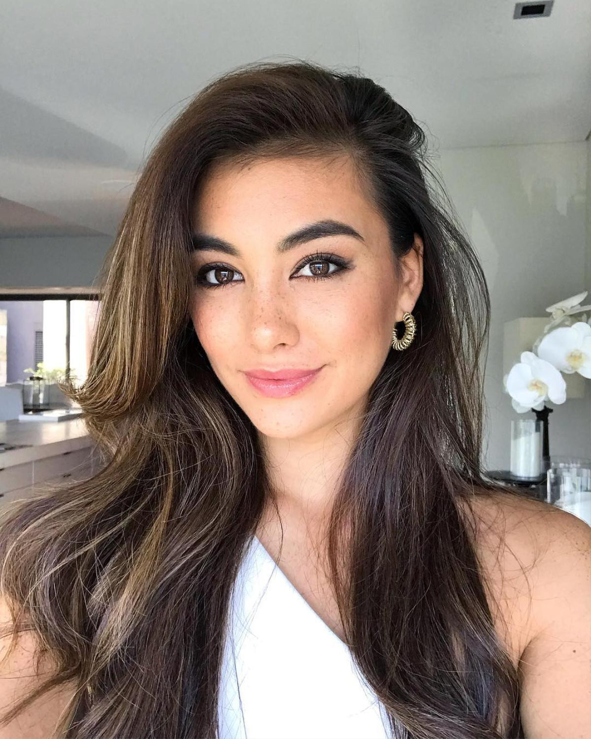 H'Hen Niê và Miss Universe Australia 2018 ôm chầm, 'tay bắt mặt mừng' ngày hội ngộ tại Sydney Ảnh 1