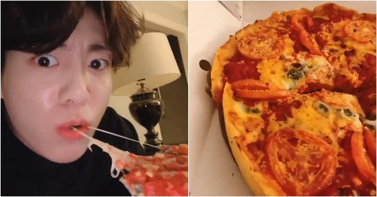 Hết nhí nhảnh đi chợ, Jungkook (BTS) lại tiếp tục khiến fan cười 'vỡ mồm' khi ăn pizza phô mai kéo hoài không đứt! Ảnh 1