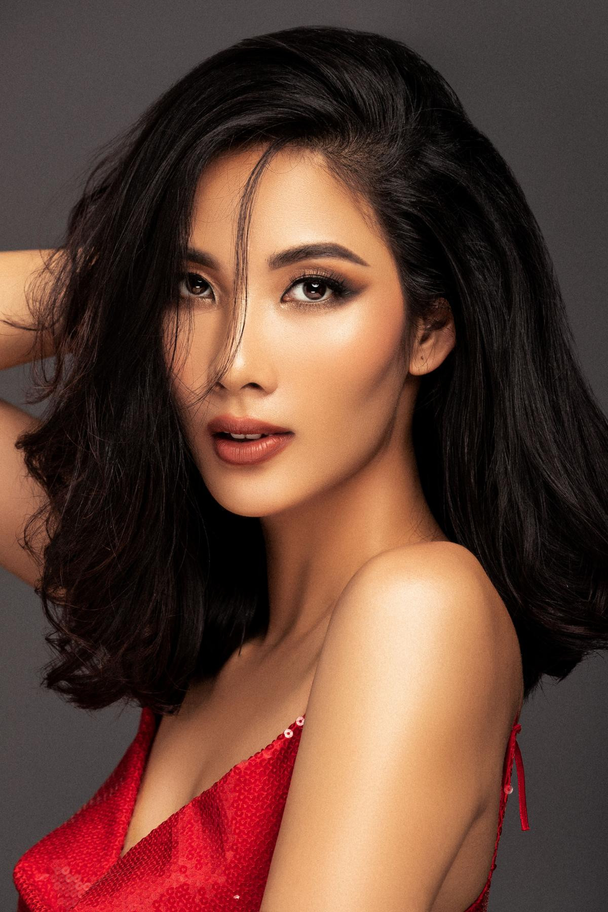 Hoàng Thuỳ đại diện Việt Nam Miss Universe 2019 