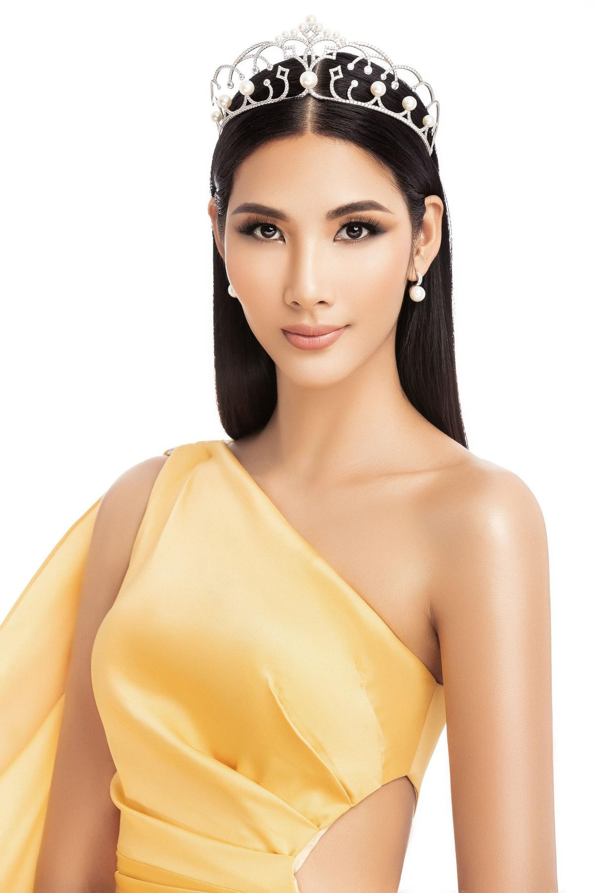 Hoàng Thuỳ đại diện Việt Nam Miss Universe 2019 