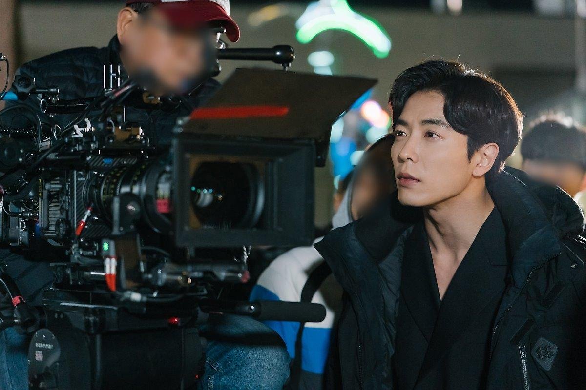 Nhan sắc gây nghiện của 'sát nhân' Kim Jae Wook trong 'Bí mật nàng fangirl' Ảnh 10