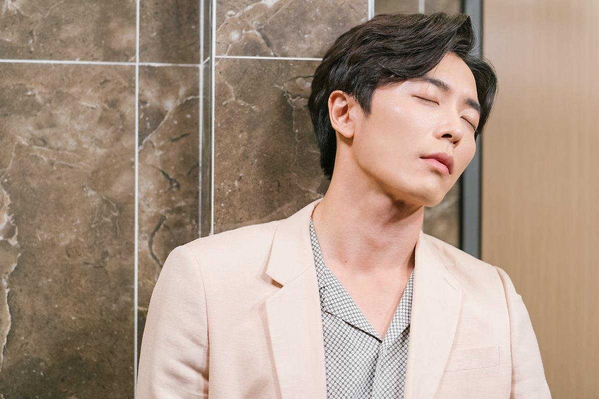 Nhan sắc gây nghiện của 'sát nhân' Kim Jae Wook trong 'Bí mật nàng fangirl' Ảnh 11