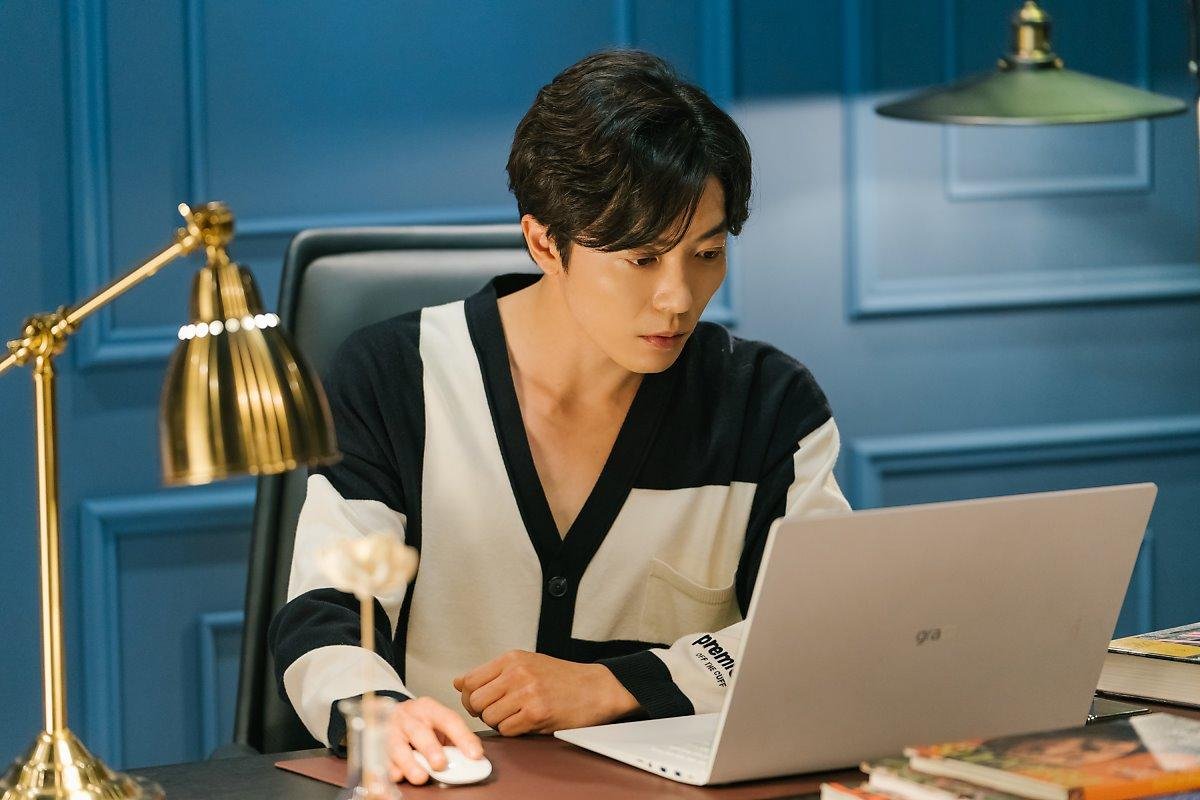 Nhan sắc gây nghiện của 'sát nhân' Kim Jae Wook trong 'Bí mật nàng fangirl' Ảnh 16