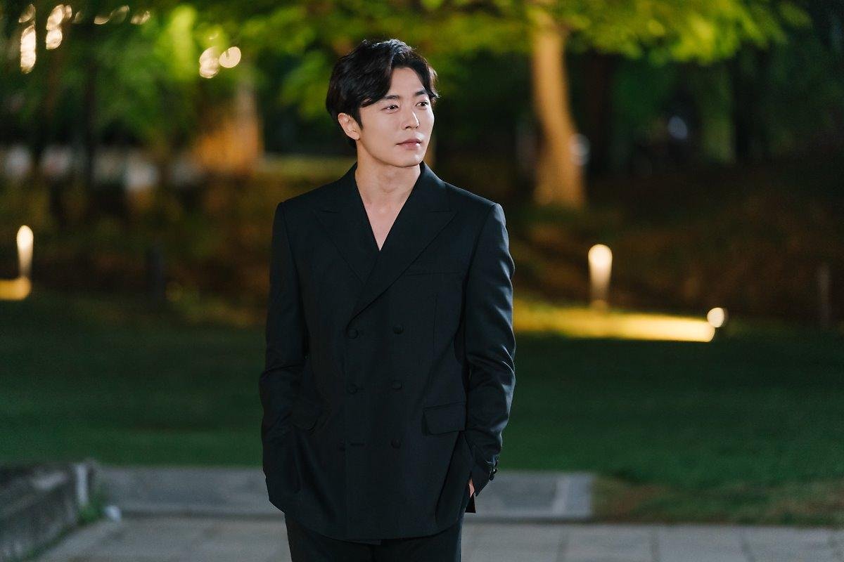 Nhan sắc gây nghiện của 'sát nhân' Kim Jae Wook trong 'Bí mật nàng fangirl' Ảnh 7