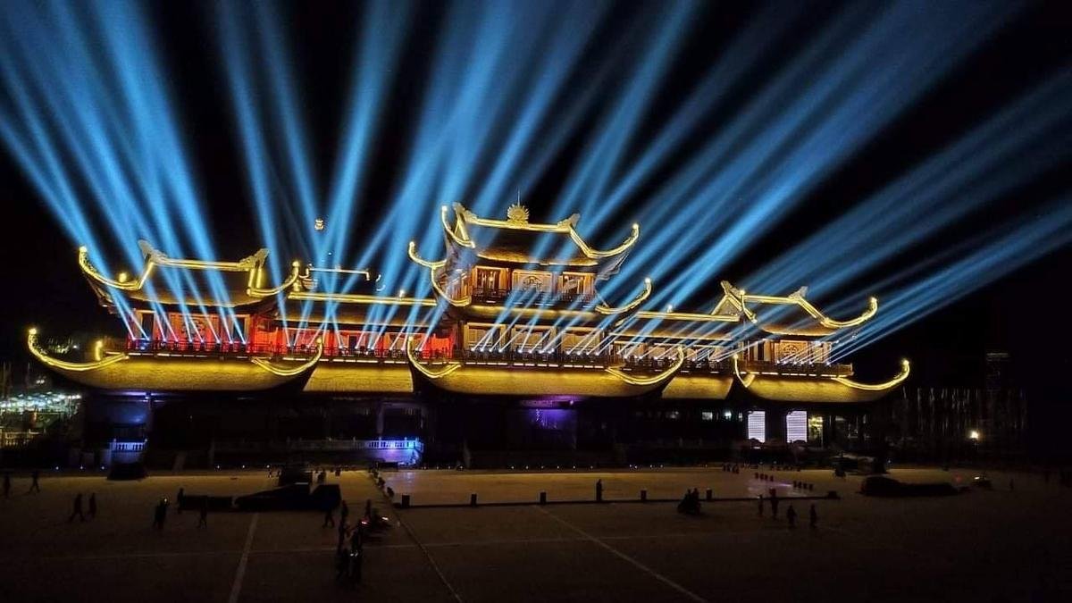 Toàn cảnh chùa Tam Chúc đẹp lung linh trong đêm trước giờ đại lễ Phật đản Vesak 2019 Ảnh 7