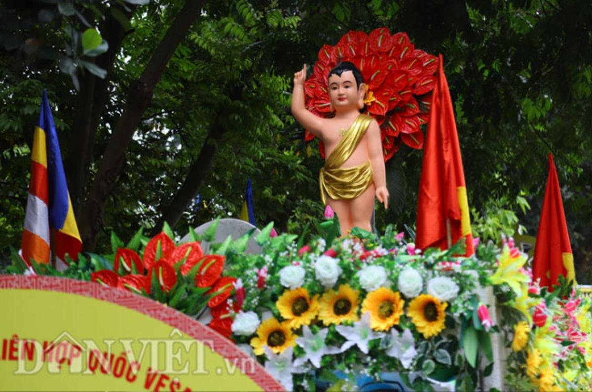 Ảnh: Hơn 400 xe hoa rước tượng Phật chào đón đại lễ Vesak 2019 Ảnh 2