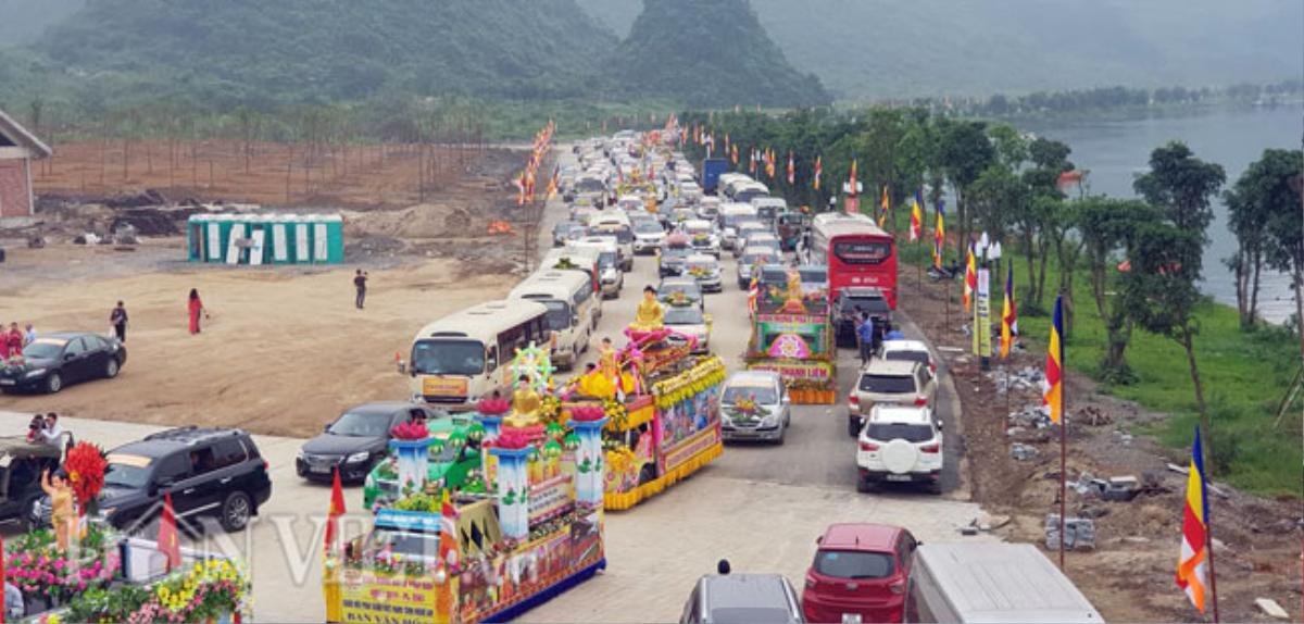 Ảnh: Hơn 400 xe hoa rước tượng Phật chào đón đại lễ Vesak 2019 Ảnh 10