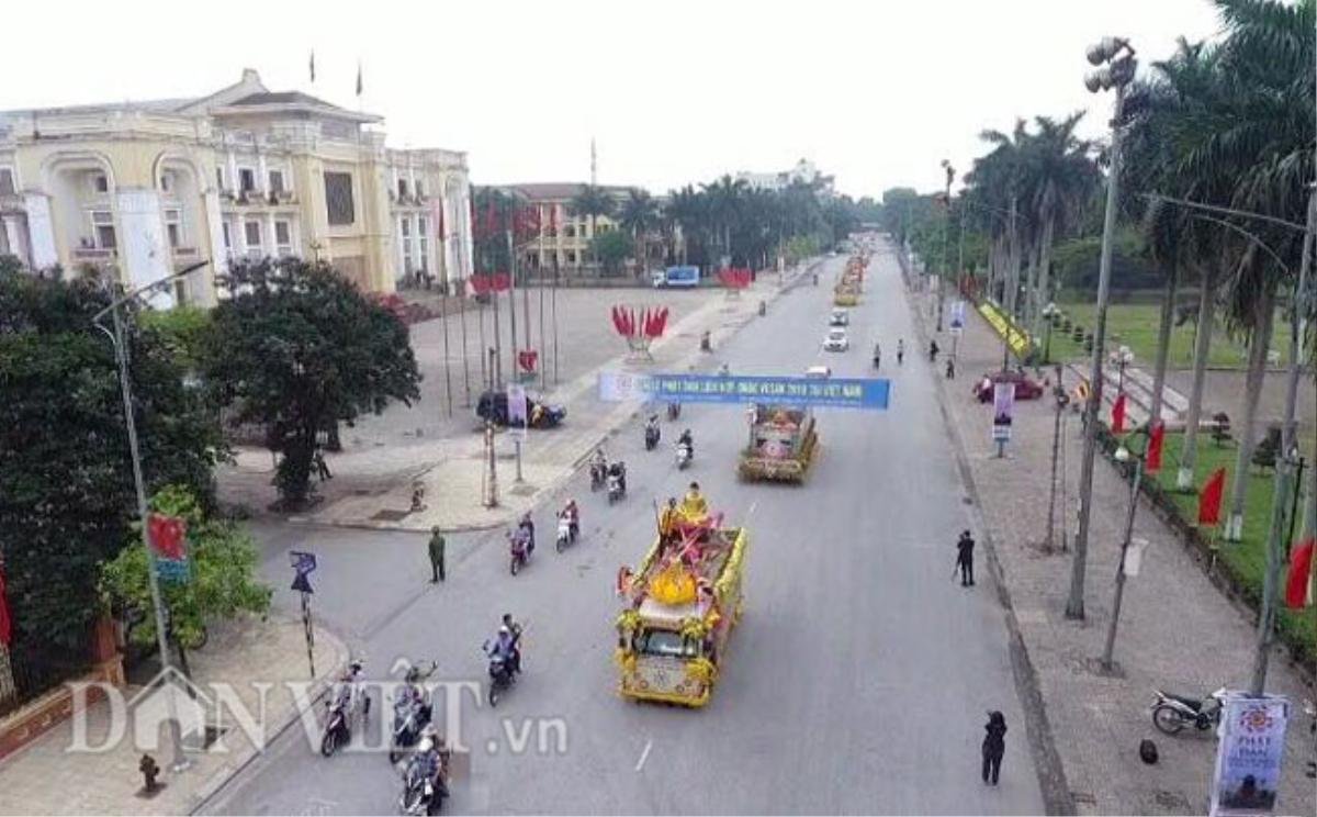 Ảnh: Hơn 400 xe hoa rước tượng Phật chào đón đại lễ Vesak 2019 Ảnh 5