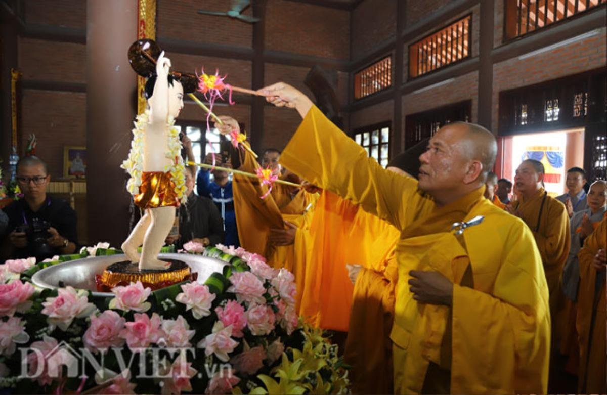 Ảnh: Hơn 400 xe hoa rước tượng Phật chào đón đại lễ Vesak 2019 Ảnh 4