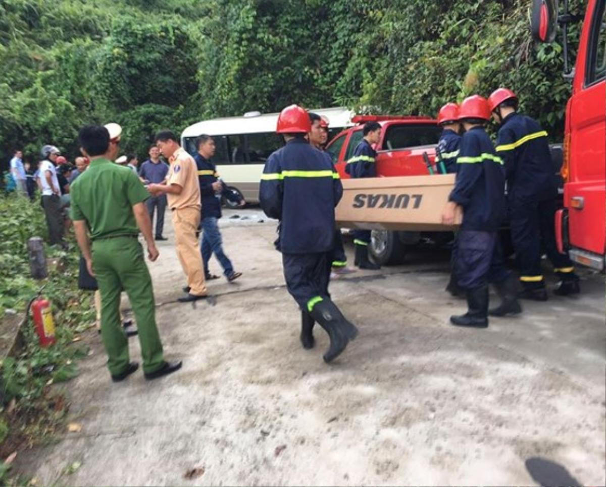 Xe khách chở sinh viên Singapore đâm vào vách núi Bạch Mã, 18 người bị thương Ảnh 2