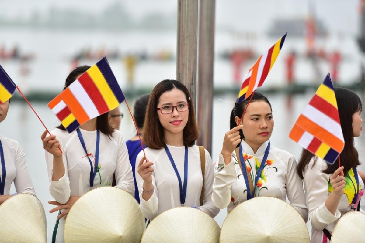 Cận cảnh lễ tắm phật, thả chim bồ câu trong ngày Đại lễ Phật đản Vesak 2019 Ảnh 5