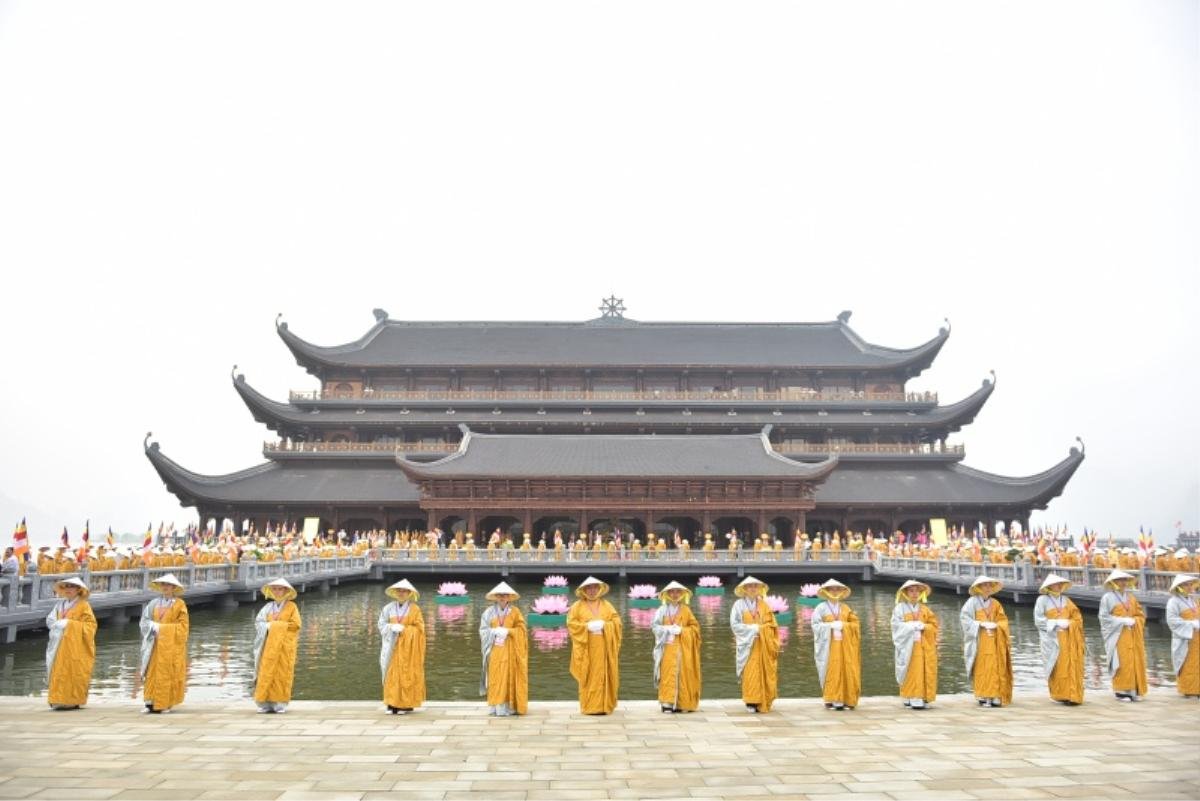 Cận cảnh lễ tắm phật, thả chim bồ câu trong ngày Đại lễ Phật đản Vesak 2019 Ảnh 1