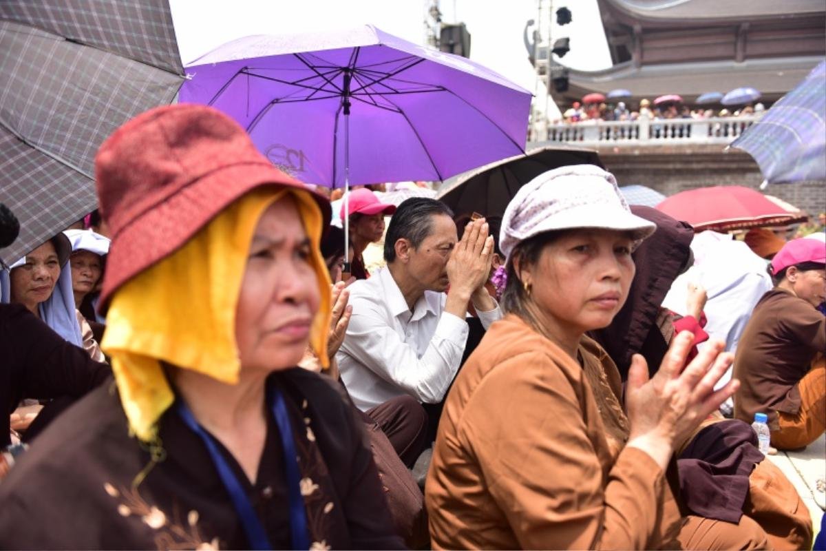 Cận cảnh lễ tắm phật, thả chim bồ câu trong ngày Đại lễ Phật đản Vesak 2019 Ảnh 13