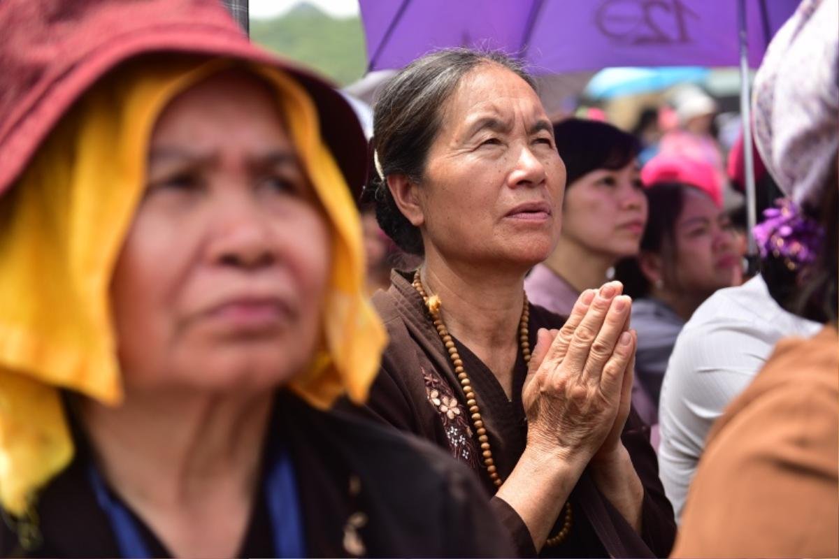 Cận cảnh lễ tắm phật, thả chim bồ câu trong ngày Đại lễ Phật đản Vesak 2019 Ảnh 14