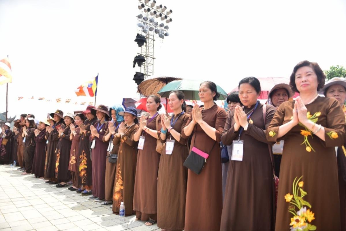 Cận cảnh lễ tắm phật, thả chim bồ câu trong ngày Đại lễ Phật đản Vesak 2019 Ảnh 10