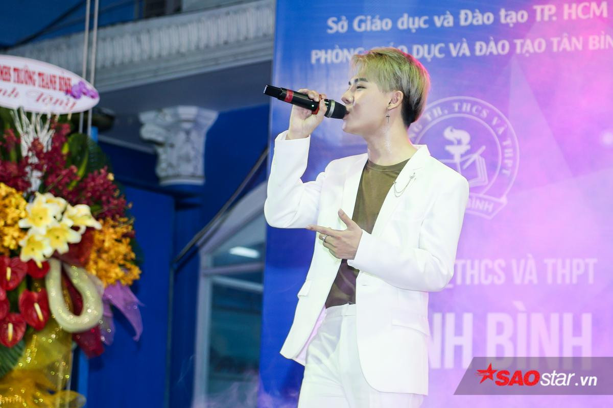 Chưa cần 'tốt nghiệp' The Voice, học trò Thanh Hà - nhóm DOMINIX bùng cháy trên sân khấu đầu tiên cùng nhau Ảnh 6